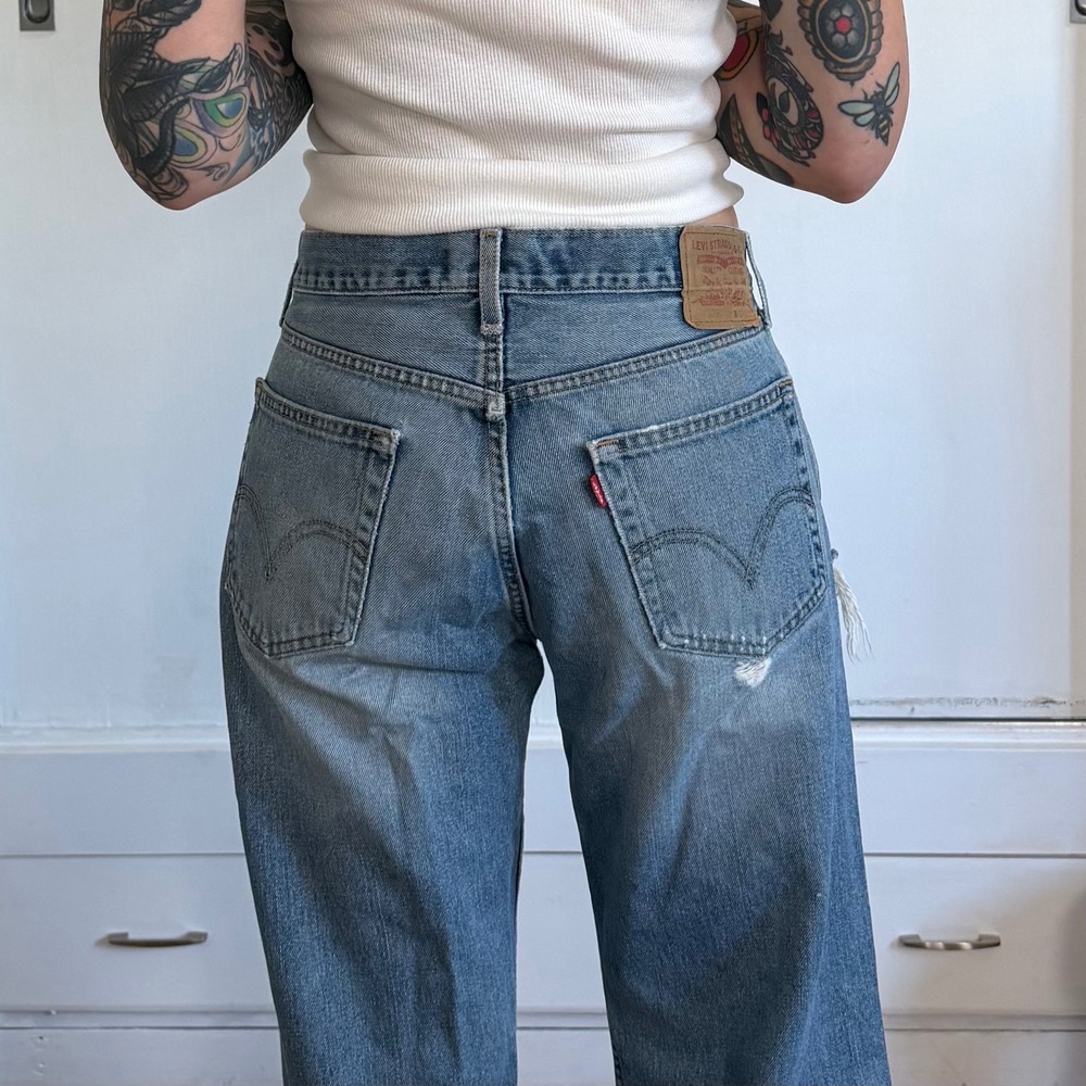 Vintage Levis 529 Mens Jeans 34x32 Light Wash Distressed Baggy Straight Leg - Picture 4 of 7
